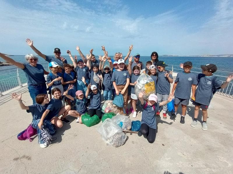 Des élèves au cœur de la lutte contre les déchets abandonnés à Marseille pour update