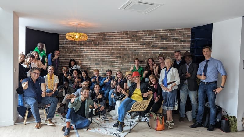 What does it mean to volunteer at La Cravate Solidaire? update